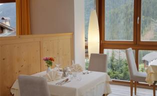 Dining room in the hotel-restaurant