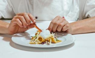 Schüttelbrot ravioli stuffed with bacon and onions