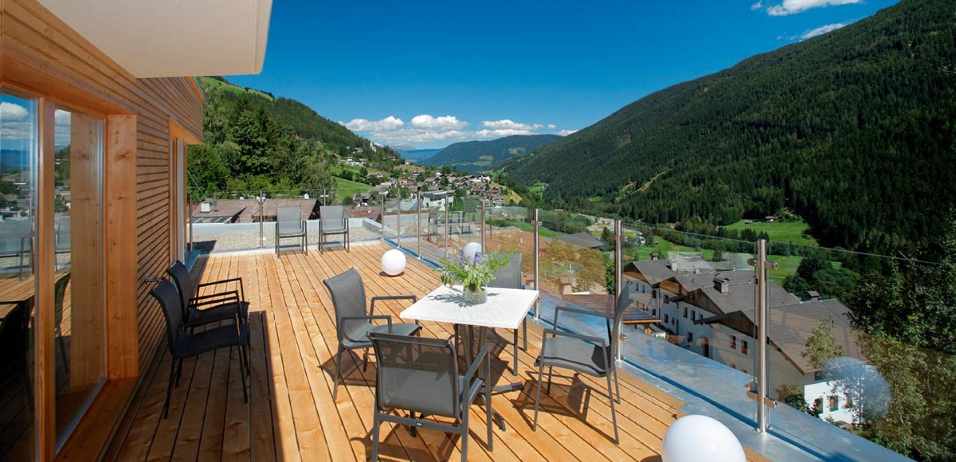 Panorama-Sonnenterrasse mit Blick ins Ultental