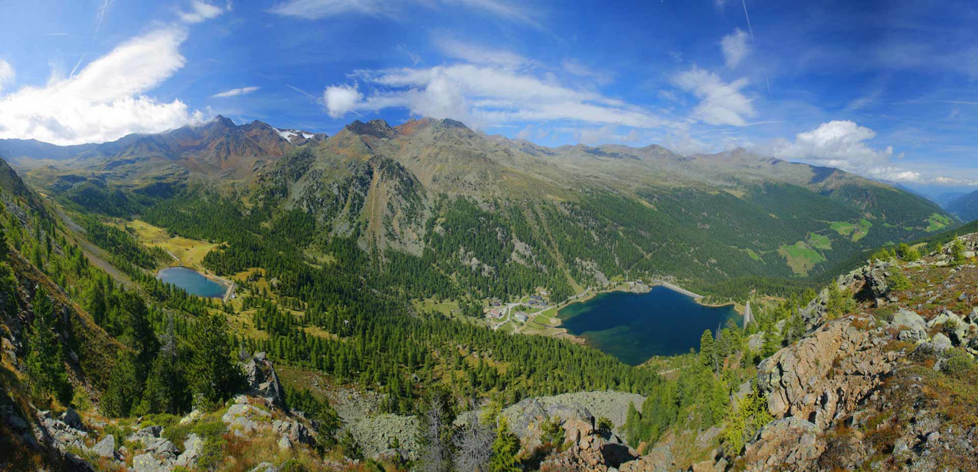 Panorama dei laghi artificiali della Val d’Ultimo