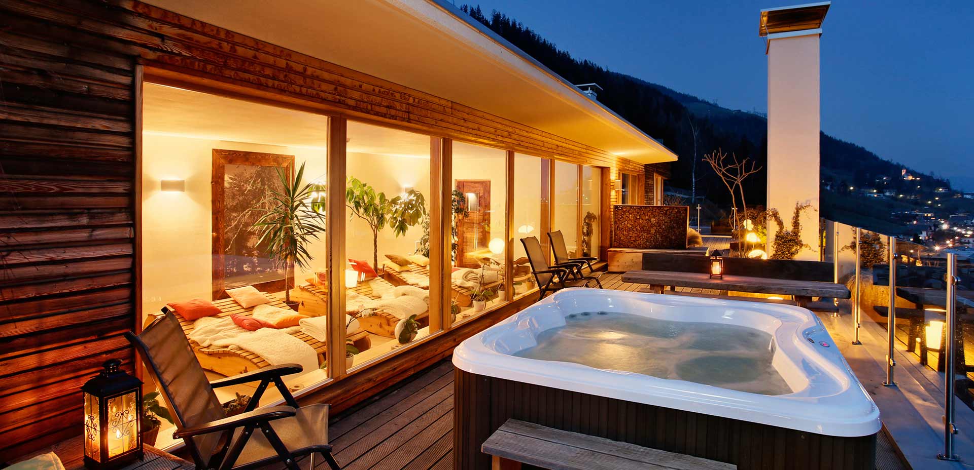 Panorama-Dachterrasse mit Jacuzzi